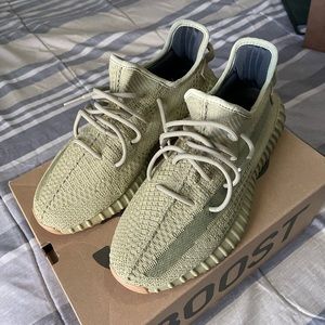 Yeezy 350 v2 sulfur US mens size 10.5 like new